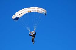 开云APP-跨越大洋的篮球对话，热火完胜广东，杰伦格林成关键先生