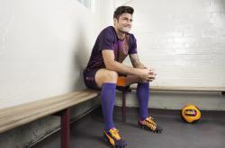 开云体育官方网站-跨越文明的哨响，当波斯铁骑遭遇新月，一位东亚少年重写中场法则