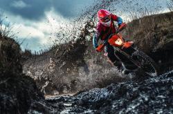 开云官方app入口-跨越国界的突破意志，从瑞典足球的雨夜到梁靖崑的汗水