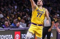 开云体育官方网站-湖人全队状态火热，力压西部其他球队