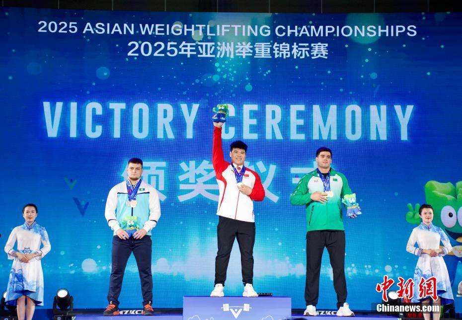 韩国代表团喜获男子举重铜牌，表现稳定