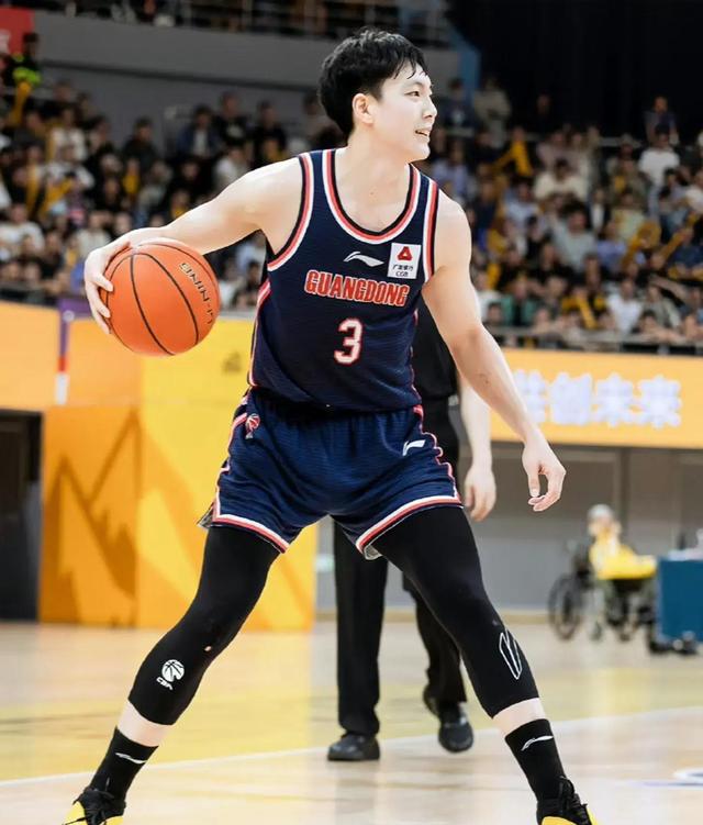 球队战绩逐渐回升，向前冲刺