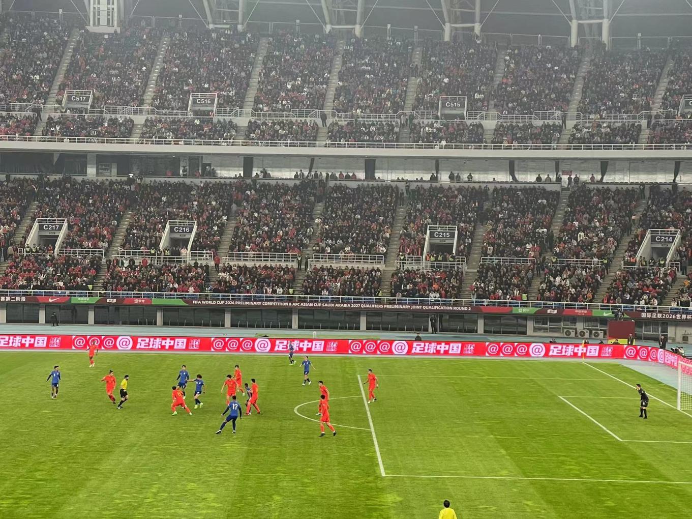 包含法兰克福主场大胜对手，延续连胜追逐前方的词条