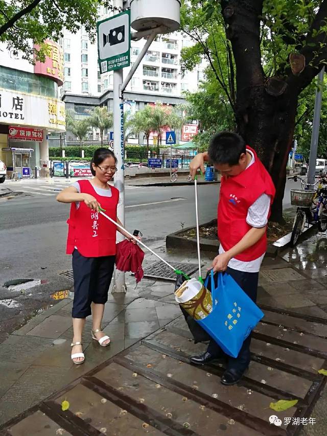巴哈马女足全力以赴，赢得喝彩