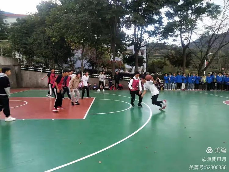 巴哈马女足全力以赴，赢得喝彩