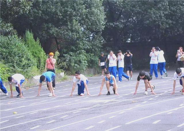 激动人心的比赛背后,是运动员们不懈的训练和努力 激动人心的比赛背后,是运动员们不懈的训练和努力