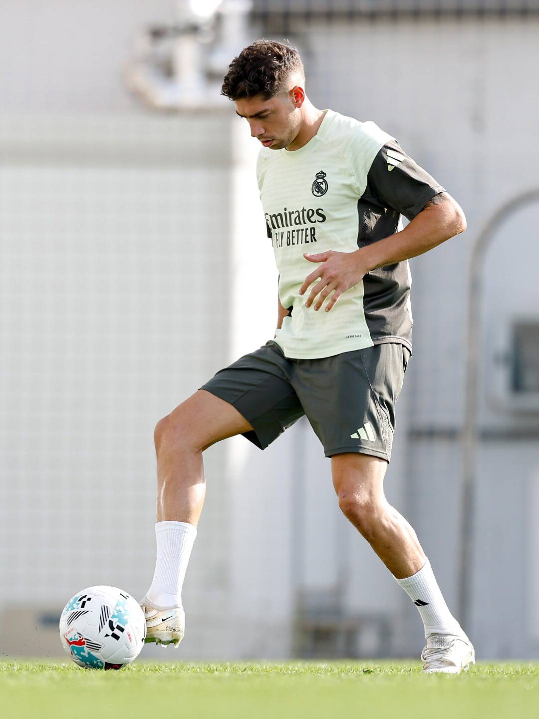 惊！皇马后卫遭遇失误，球员面临批评