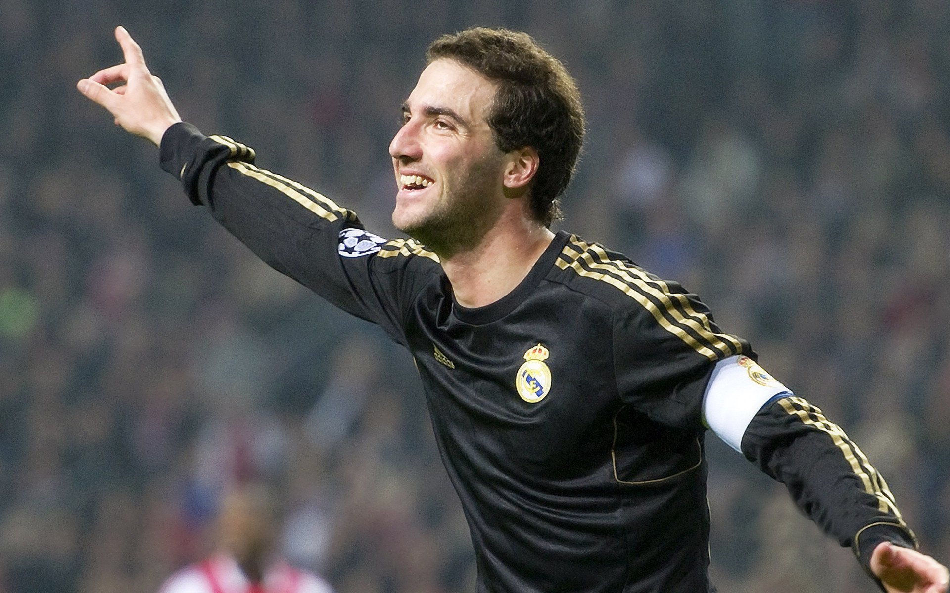 深圳逆袭夜,当拉梅洛的球衣挂上大运中心