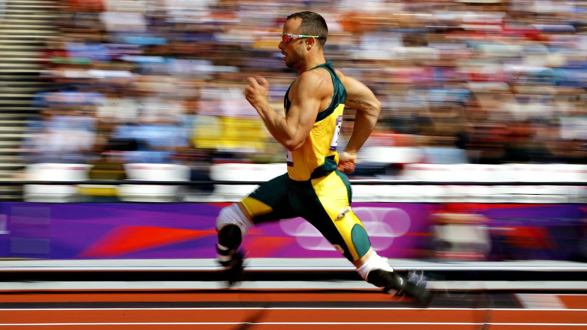 拉塞尔率迈凯伦强势横扫威廉姆斯,新领袖带队斩获里程碑胜利